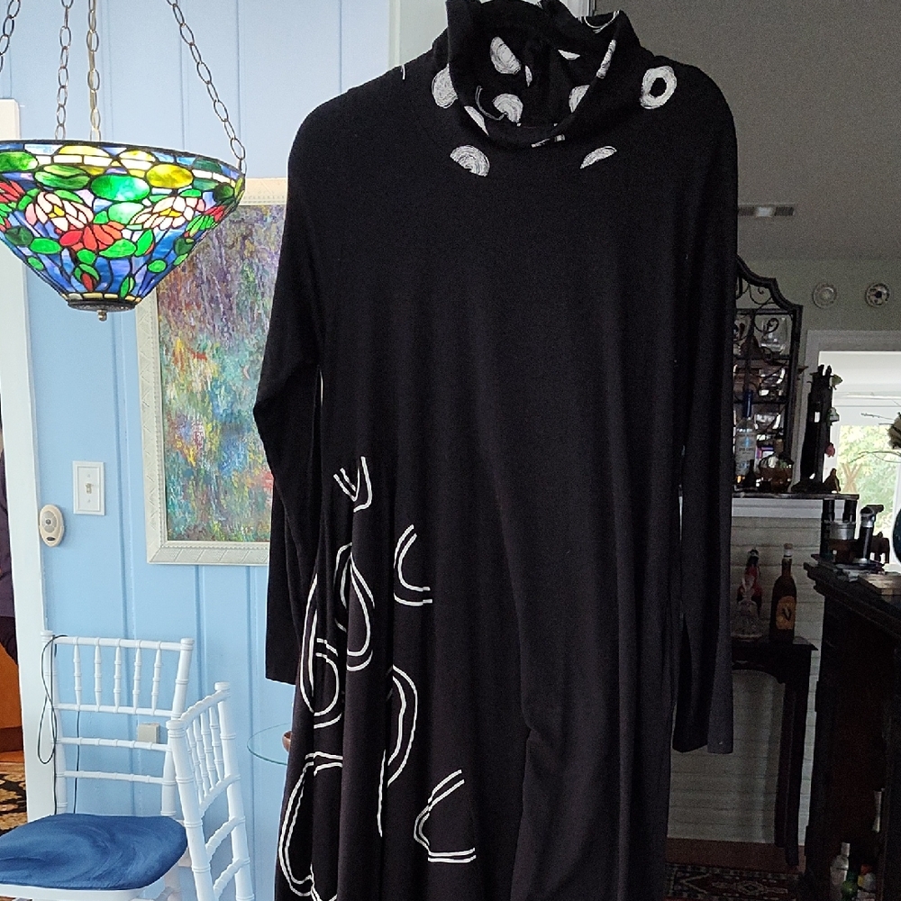 Snapdragon & Twig Black Long Sleeve Dress with White Circular Pattern